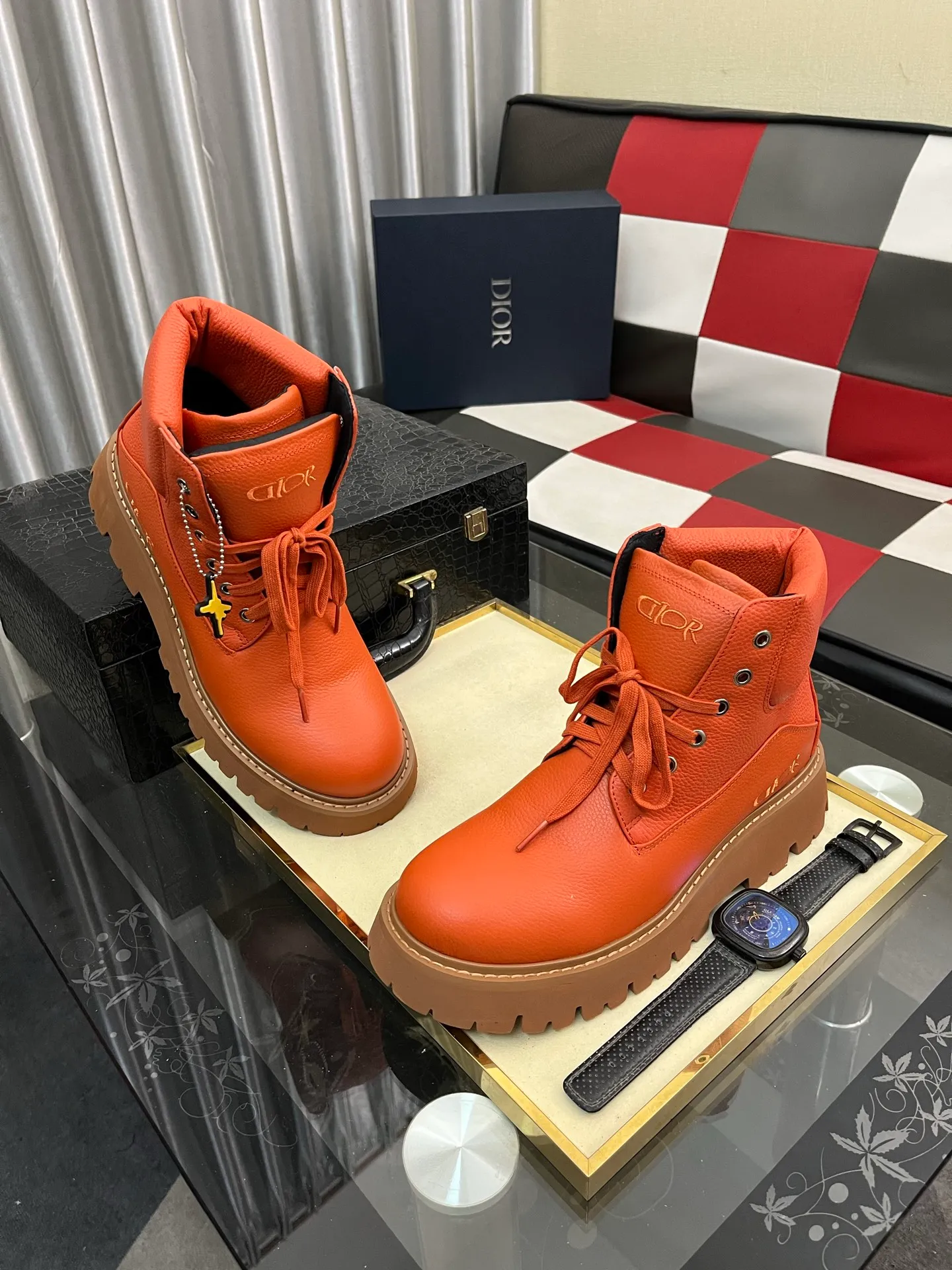 Men's shoes 💰: 560⌚️⌚️Dior top crafts Dior high-top boots counter synchronizes with the original factory configuration, original cowhide patchwork fabric imported from Italy, breathable and comfortable imported water-dyed cow lining, sole: original factory special original sole super comfortable, original factory with single goods high quality, you can enter and exit the counter at will, welcome to compare and synchronize with the counter, code number: 38-44